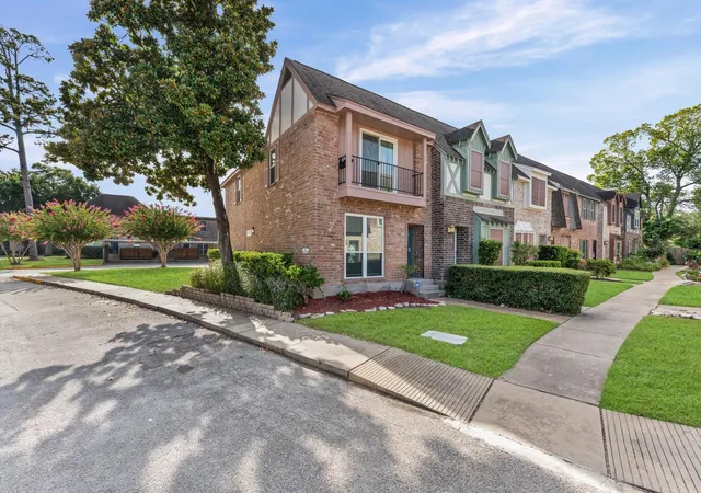1st image of 830 Threadneedle St #240, Houston, TX 77079 | MLS# 34251808