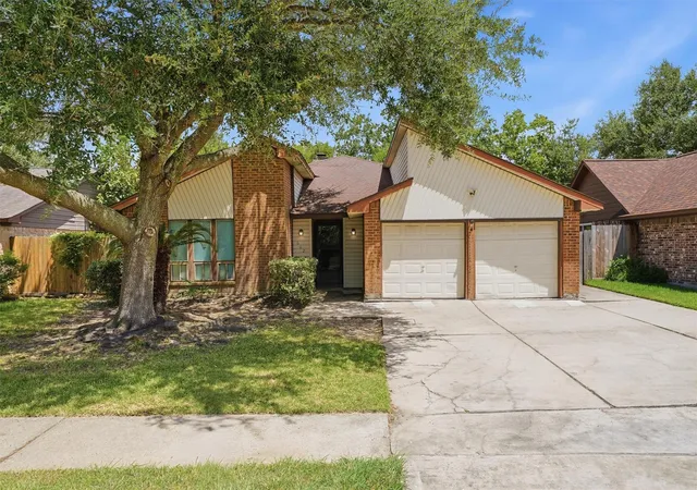 2nd image of 602 Briarclift Ln, Baytown, TX 77521 | MLS# 15071508