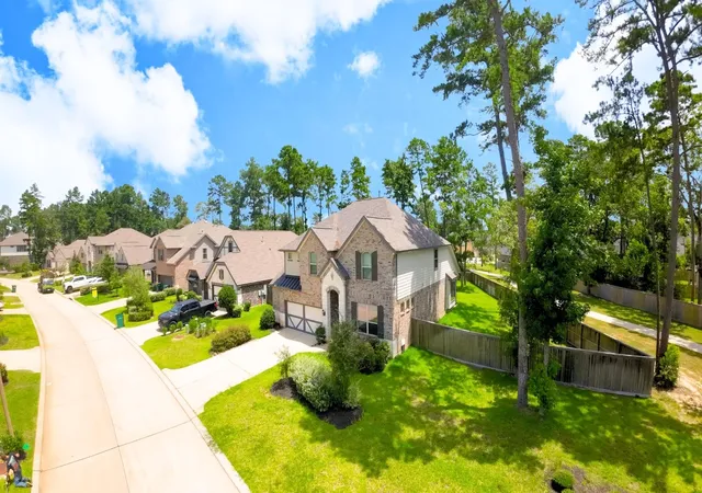 Photo 2 of Single family home for sale at 148 Gray Pine Grove Wy, Conroe, TX 77318 | MLS# 80952785 | Listing updated on 2026-09-09