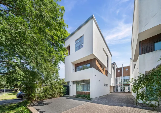 Photo 2 of Townhouse for sale at 505 W Alabama St #C, Houston, TX 77006 | MLS# 28471185 | Listing updated on 2026-08-30