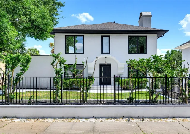 2nd image of 607 Marshall St, Houston, TX 77006 | MLS# 11921183