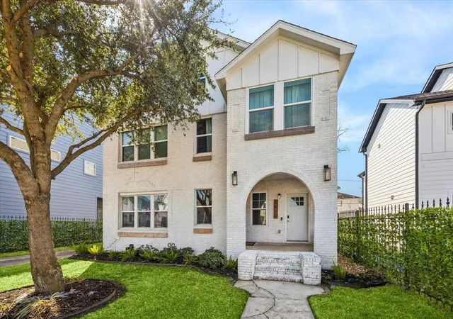 Photo 1 of Sale Pending at 2410 Truxillo St, Houston, TX 77004 | MLS# 64064482 | Listing updated on 2026-09-01