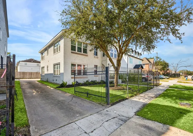 Photo 2 of Sale Pending at 2410 Truxillo St, Houston, TX 77004 | MLS# 64064482 | Listing updated on 2026-09-01