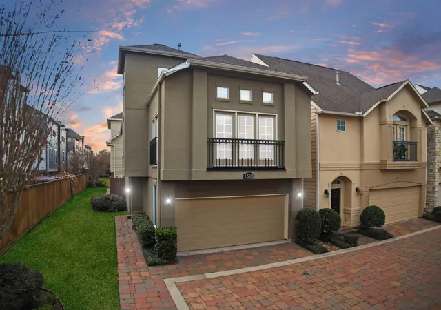 1st image of 1303 Sherwood Point Ln, Houston, TX 77043 | MLS# 9075212