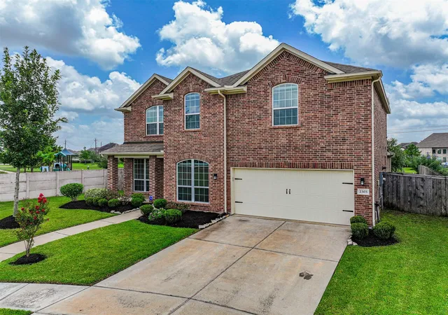 Photo 3 of Sale Pending at 2303 Rosehill Garden Trl, Houston, TX 77089 | MLS# 75119181 | Listing updated on 2026-09-02
