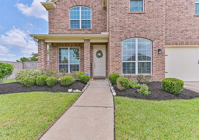 Photo 3 of Sale Pending at 2303 Rosehill Garden Trl, Houston, TX 77089 | MLS# 75119181 | Listing updated on 2026-09-02