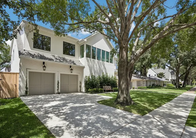 Photo 3 of Sale Pending at 4026 Colquitt St, Houston, TX 77027 | MLS# 55751713 | Listing updated on 2026-09-14