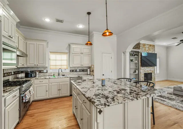 3rd image of 1302 Antoine Dr #A, Houston, TX 77055 | MLS# 22782875