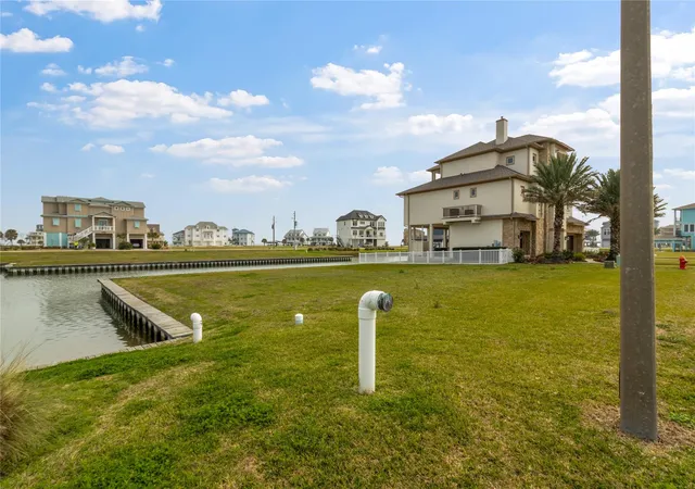 4th image of 9 Ramrod, Hitchcock, TX 77563 | MLS# 12349753