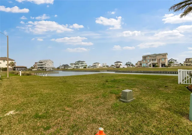 5th image of 9 Ramrod, Hitchcock, TX 77563 | MLS# 12349753
