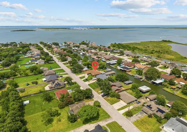36th image of 3902 18th St N, Texas City, TX 77590 | MLS# 23390401