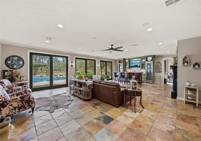 5th image of 1395 Ford Ave, Dayton, TX 77535 | MLS# 29412925