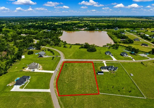 1st image of 443 Lakeview Dr, Angleton, TX 77515 | MLS# 72391258
