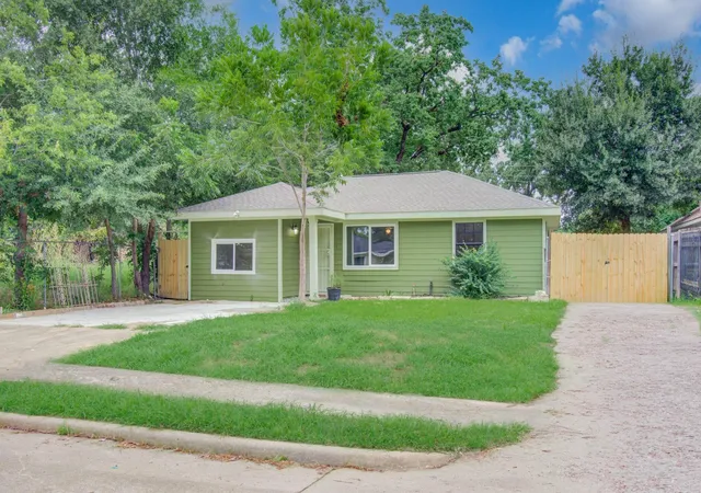 1st image of 5505 Southlea St, Houston, TX 77033 | MLS# 83477518