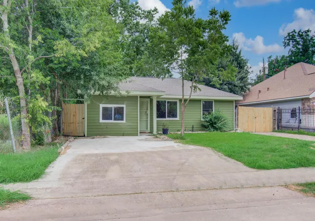 2nd image of 5505 Southlea St, Houston, TX 77033 | MLS# 83477518