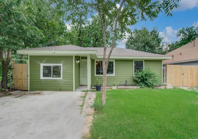 Photo 3 of Single family home for sale at 5505 Southlea St, Houston, TX 77033 | MLS# 83477518 | Listing updated on 2026-09-21