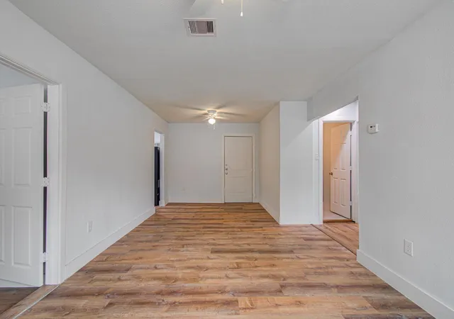 Photo 4 of Single family home for sale at 5505 Southlea St, Houston, TX 77033 | MLS# 83477518 | Listing updated on 2026-09-21