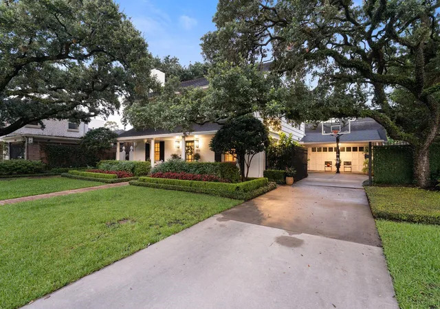 Photo 3 of Single family home for sale at 2419 Avalon Pl, Houston, TX 77019 | MLS# 70455751 | Listing updated on 2026-09-13