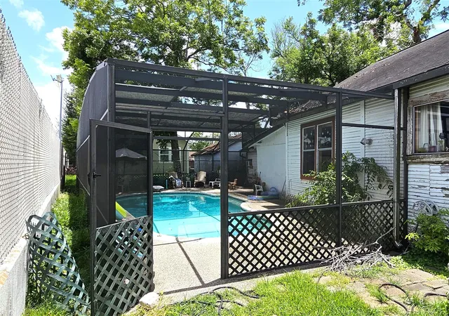 14th image of 1030 N 1st St, Baytown, TX 77520 | MLS# 46372507