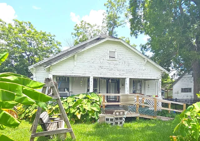 1st image of 1030 N 1st St, Baytown, TX 77520 | MLS# 46372507
