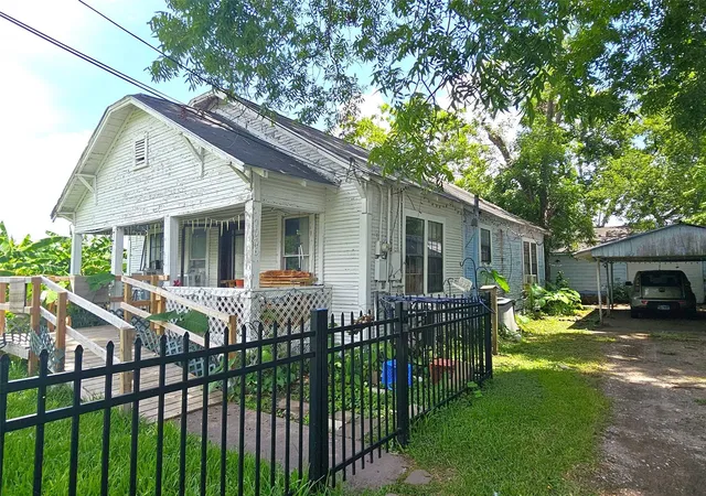 2nd image of 1030 N 1st St, Baytown, TX 77520 | MLS# 46372507