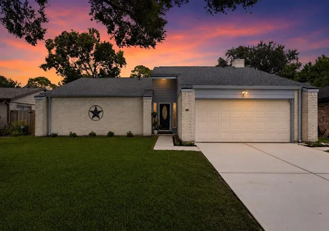 2nd image of 16319 Mill Point Dr, Houston, TX 77059 | MLS# 70126804