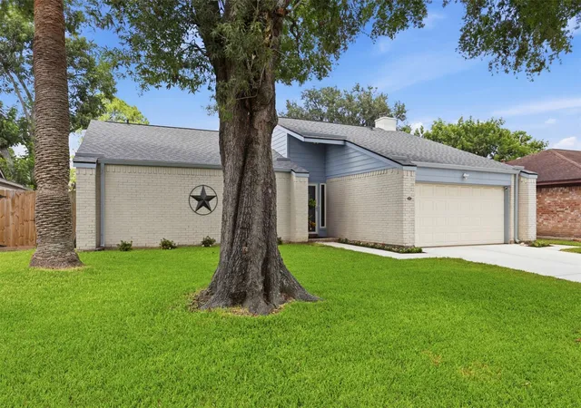 30th image of 16319 Mill Point Dr, Houston, TX 77059 | MLS# 70126804