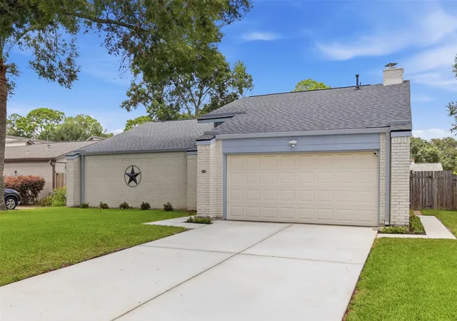 image of 16319 Mill Point Dr, Houston, TX 77059 | MLS# 70126804