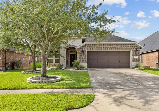 Photo 2 of Single family home for sale at 12411 Point Arbor Ct, Tomball, TX 77377 | MLS# 57293318 | Listing updated on 2026-08-26