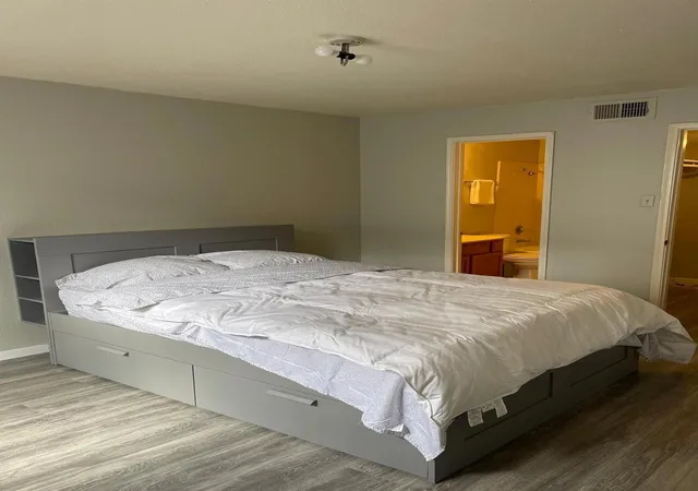 2nd image of 9700 Leawood Blvd, Houston, TX 77099
