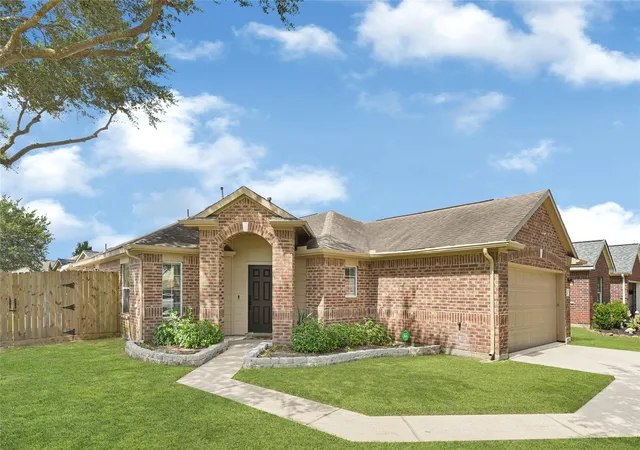 2nd image of 9135 Creekside Dr, Hitchcock, TX 77563 | MLS# 46836449