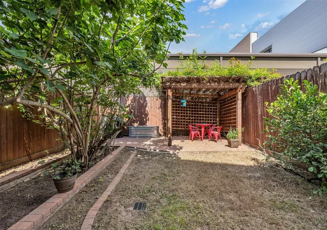 Photo 3 of Single family home for sale at 1513 Dorothy St, Houston, TX 77008 | MLS# 77052124 | Listing updated on 2026-09-07