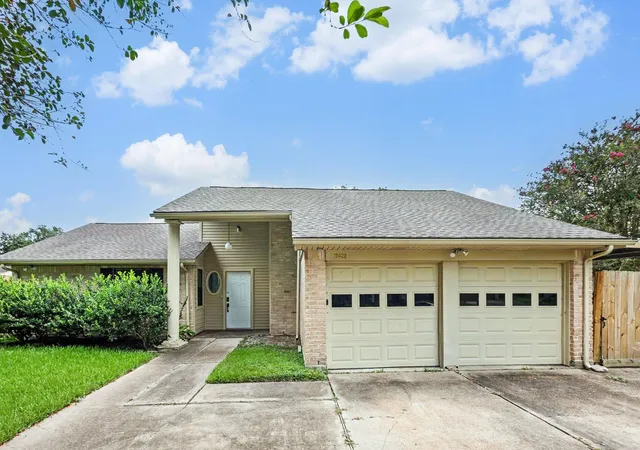 1st image of 16422 Hibiscus Ln, Friendswood, TX 77546 | MLS# 77044547