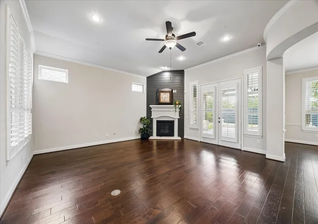 4th image of 713 Victory Terrace Ln, Friendswood, TX 77546 | MLS# 38956531