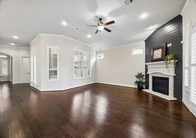 5th image of 713 Victory Terrace Ln, Friendswood, TX 77546 | MLS# 38956531