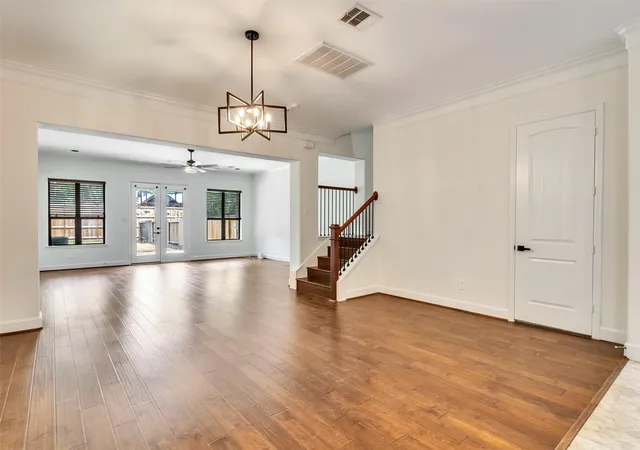 3rd image of 545 W 25Th St, Houston, TX 77008 | MLS# 54471169