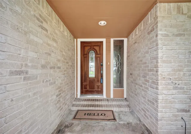2nd image of 16419 Barcelona Dr, Friendswood, TX 77546 | MLS# 24319218