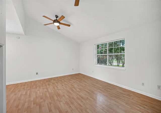 4th image of 16419 Barcelona Dr, Friendswood, TX 77546 | MLS# 24319218