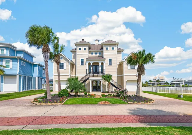 Photo 3 of Single family home for sale at 13 Sugarloaf, Hitchcock, TX 77563 | MLS# 27735362 | Listing updated on 2026-08-10