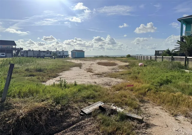 6th image of 1031 Rollover Circle, Gilchrist, TX 77617 | MLS# 16853275