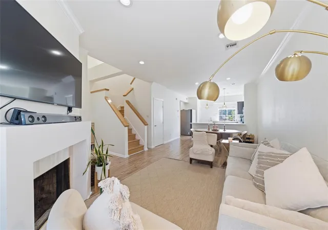 3rd image of 2100 Huldy St #4, Houston, TX 77019 | MLS# 24206393