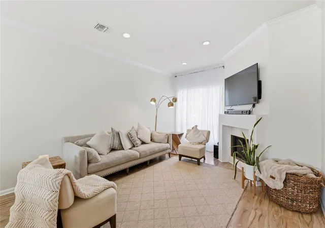 5th image of 2100 Huldy St #4, Houston, TX 77019 | MLS# 24206393