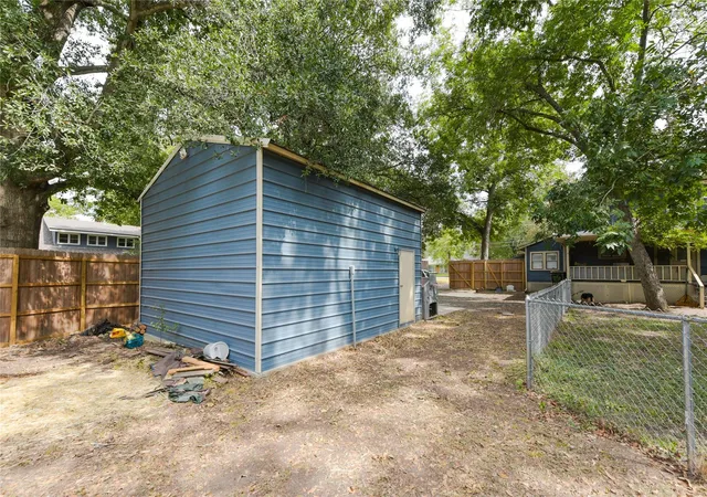 Photo 3 of Single family home for sale at 602 W Buck St, Caldwell, TX 77836 | MLS# 9689111 | Listing updated on 2026-08-11
