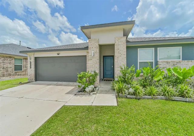Photo 2 of Single family home for sale at 906 Dairy Prairie Dr, Rosharon, TX 77583 | MLS# 42754370 | Listing updated on 2026-09-09