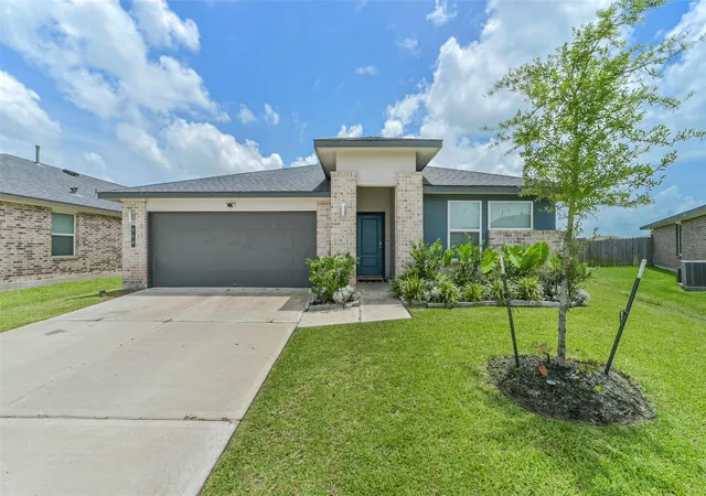 Photo 3 of Single family home for sale at 906 Dairy Prairie Dr, Rosharon, TX 77583 | MLS# 42754370 | Listing updated on 2026-09-09