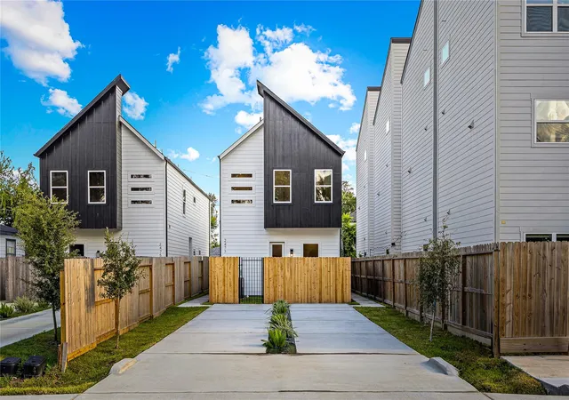 3rd image of 2477 Carmel St, Houston, TX 77091 | MLS# 11559671