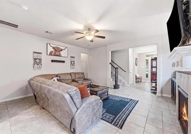 Photo 4 of Single family home for sale at 138 Bayside Xing Dr, La Porte, TX 77571 | MLS# 42424002 | Listing updated on 2026-08-15