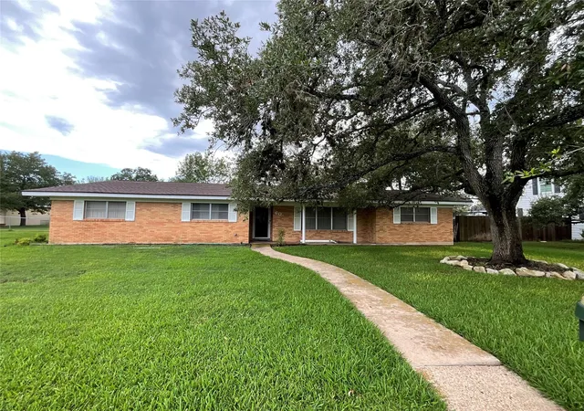 1st image of 605 3rd St, Cuero, TX 77954 | MLS# 44284361