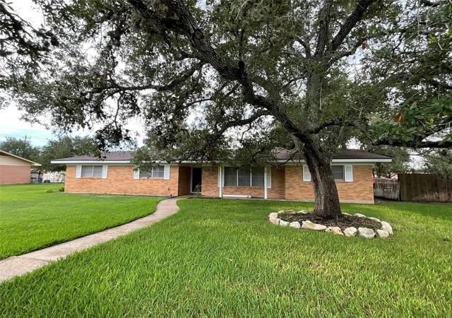 2nd image of 605 3rd St, Cuero, TX 77954 | MLS# 44284361