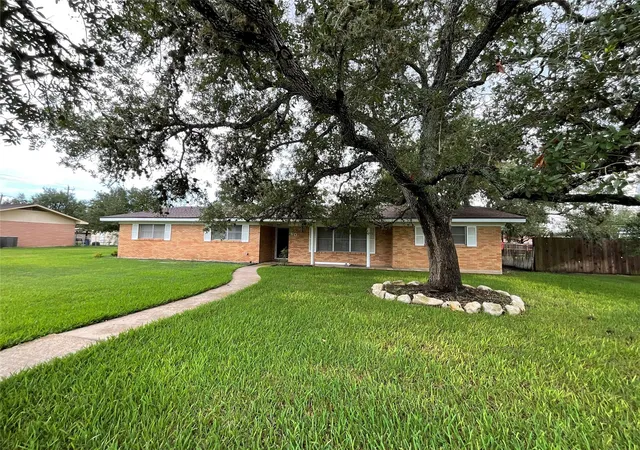 3rd image of 605 3Rd St, Cuero, TX 77954 | MLS# 44284361